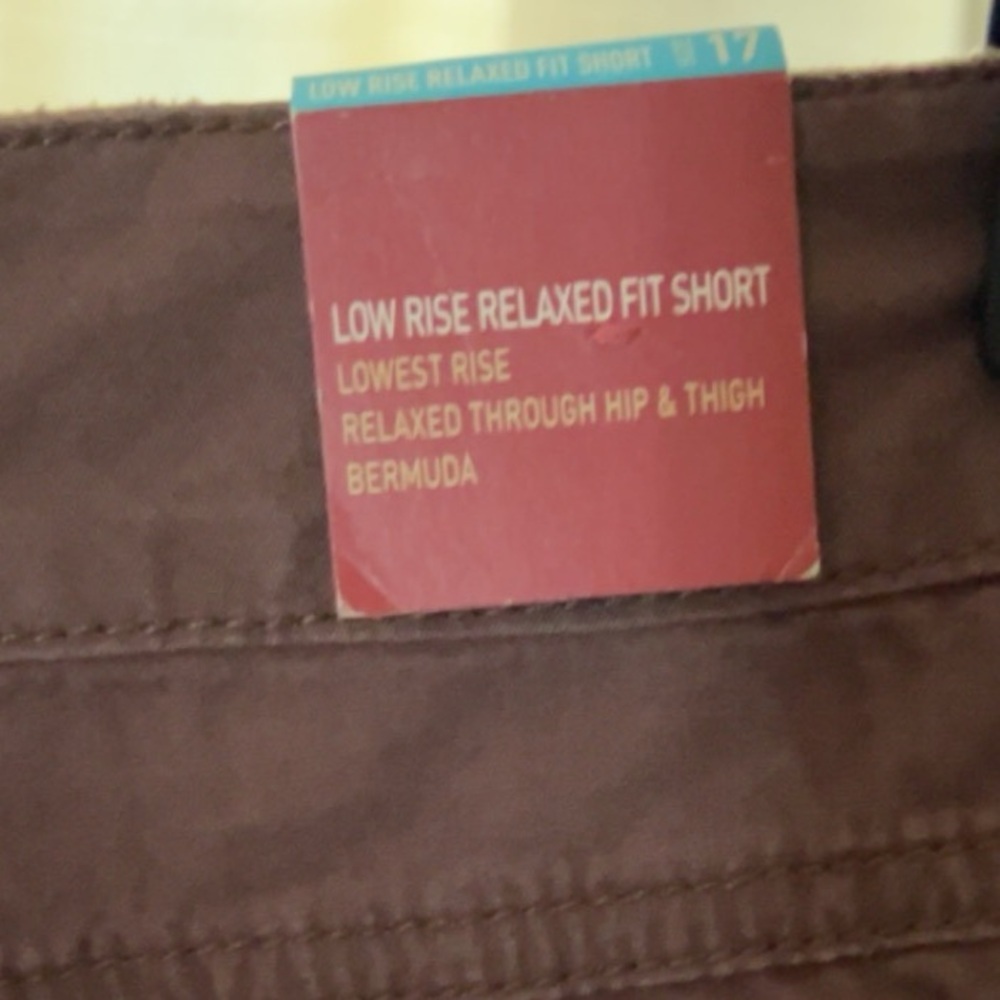 NWT Low Rise Relaxed Fit Short - Picture 3 of 5